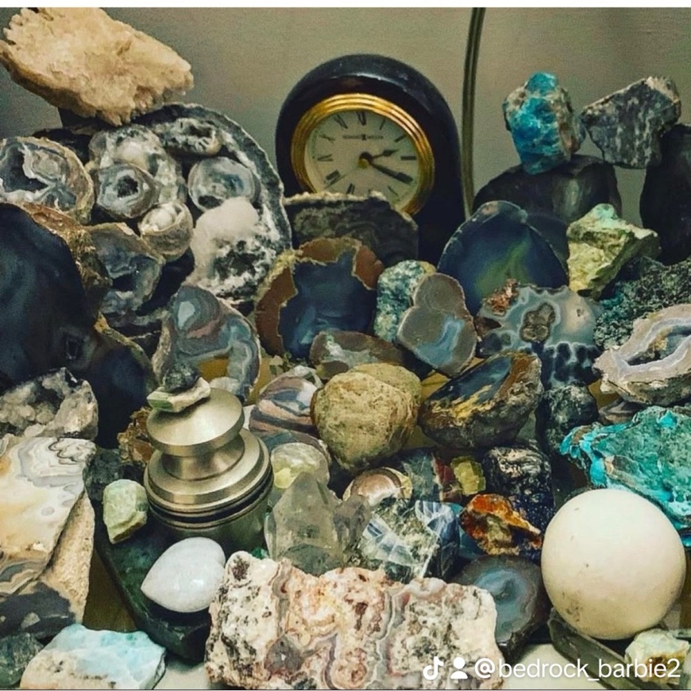 Hand-Collected bundle of high end Old stock material. I have Agates, Thundeeggs